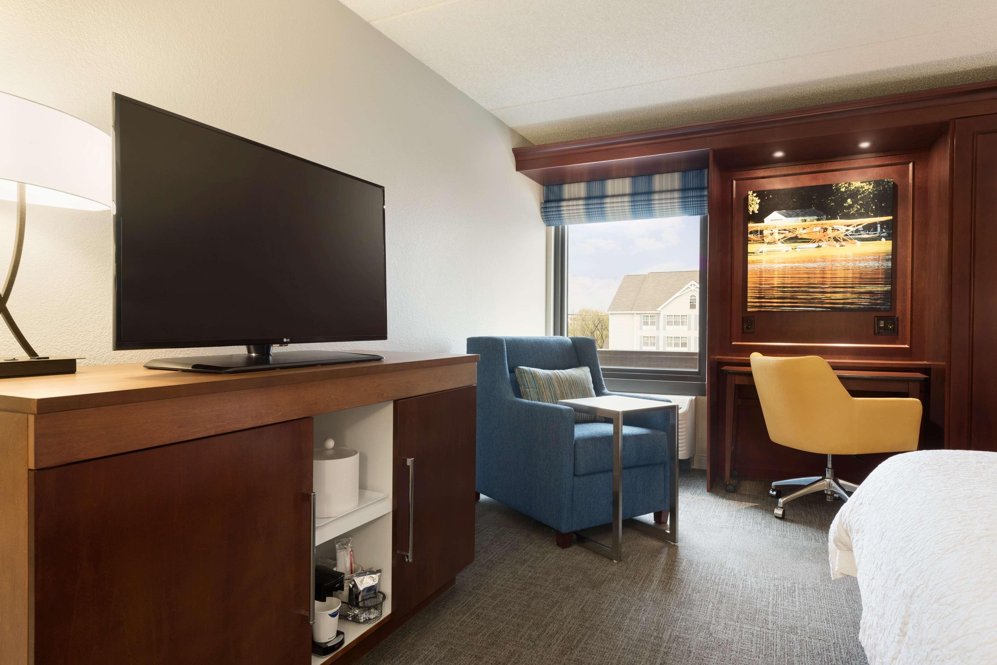 Hampton Inn Appleton-Fox River Mall Area Экстерьер фото