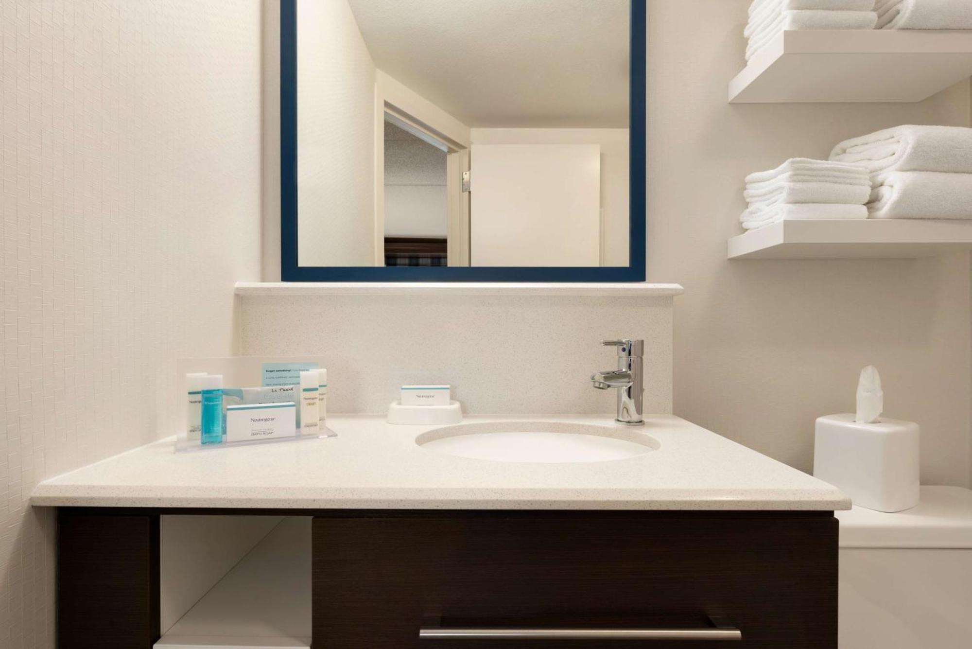 Hampton Inn Appleton-Fox River Mall Area Экстерьер фото