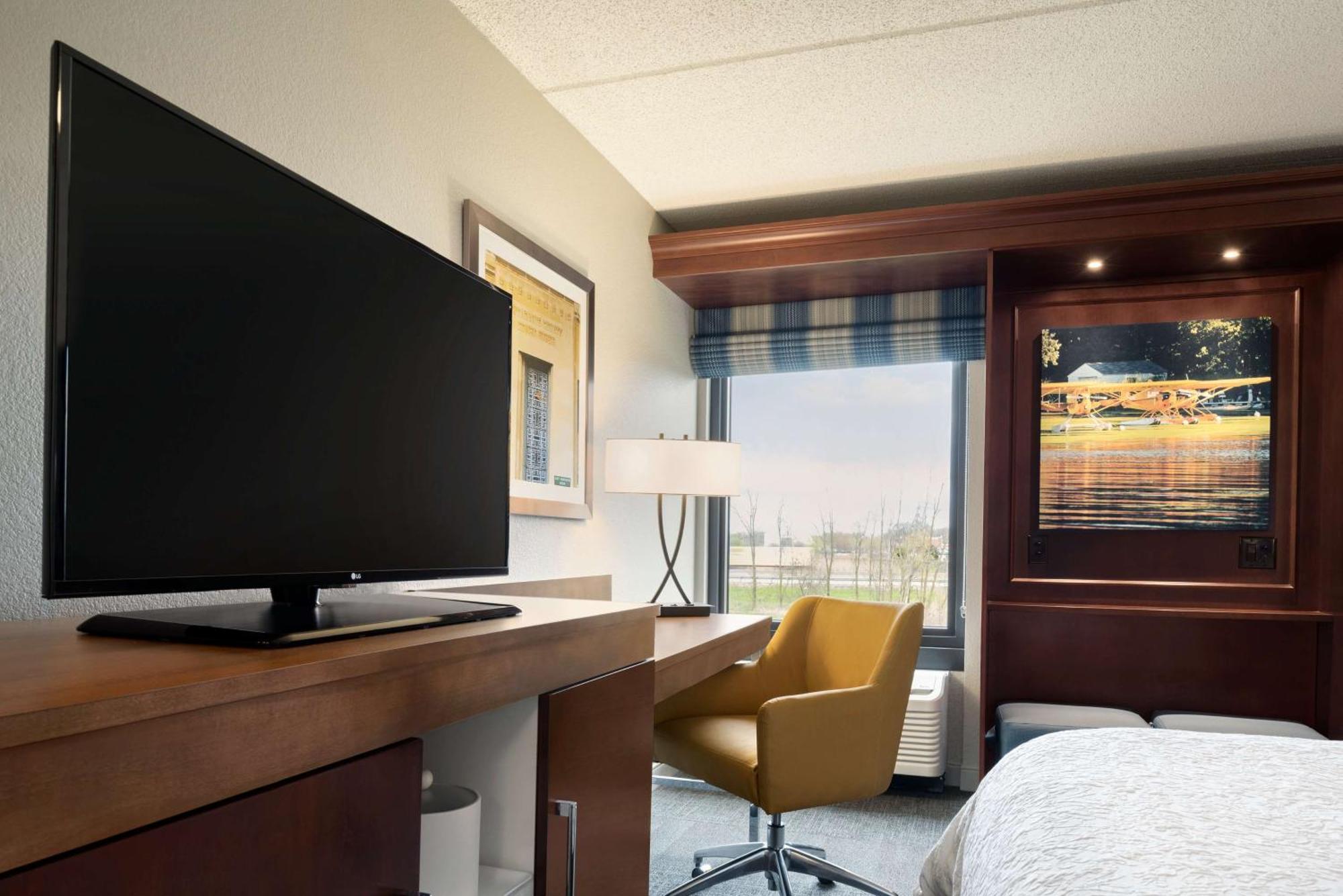 Hampton Inn Appleton-Fox River Mall Area Экстерьер фото