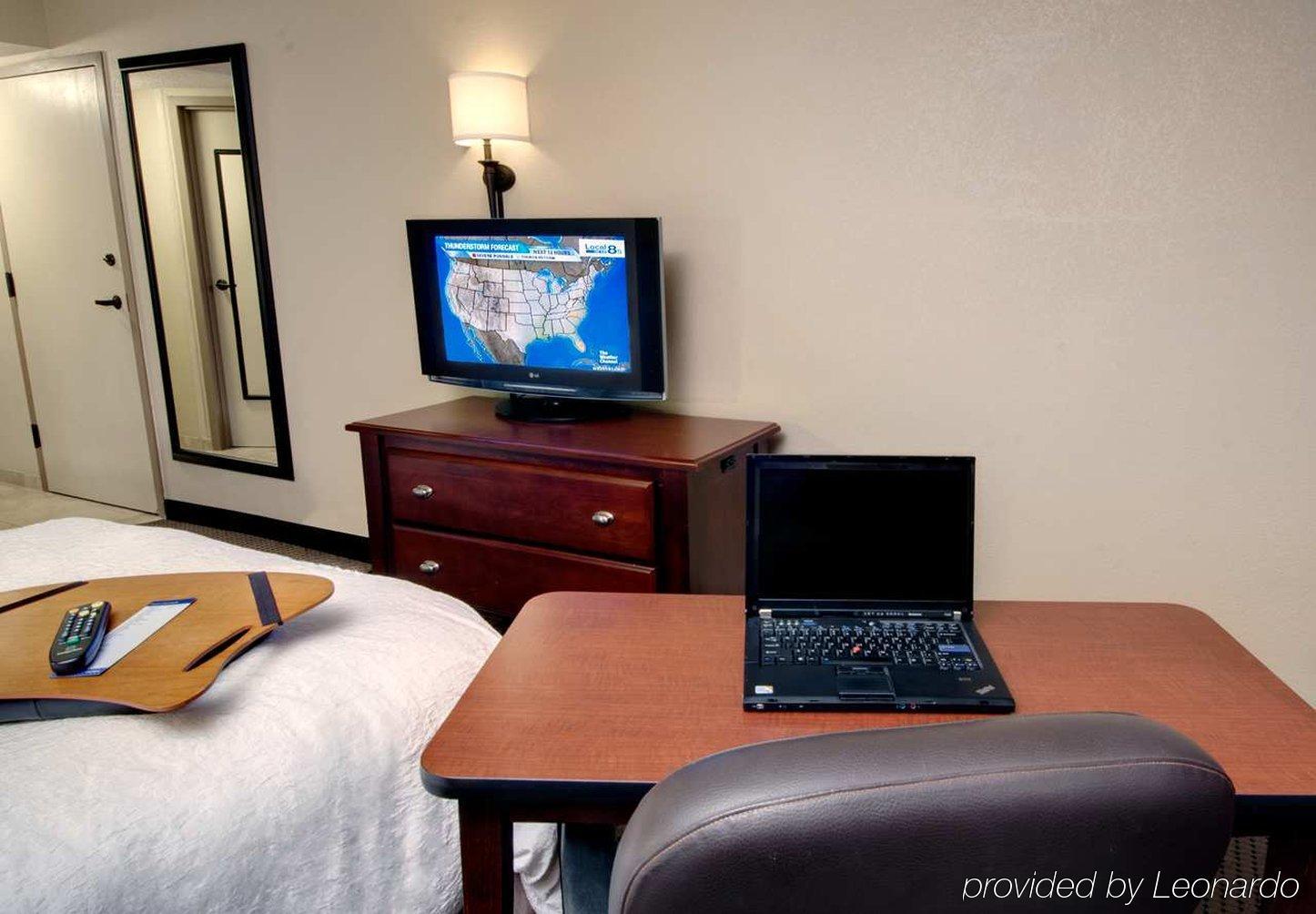 Hampton Inn Appleton-Fox River Mall Area Номер фото